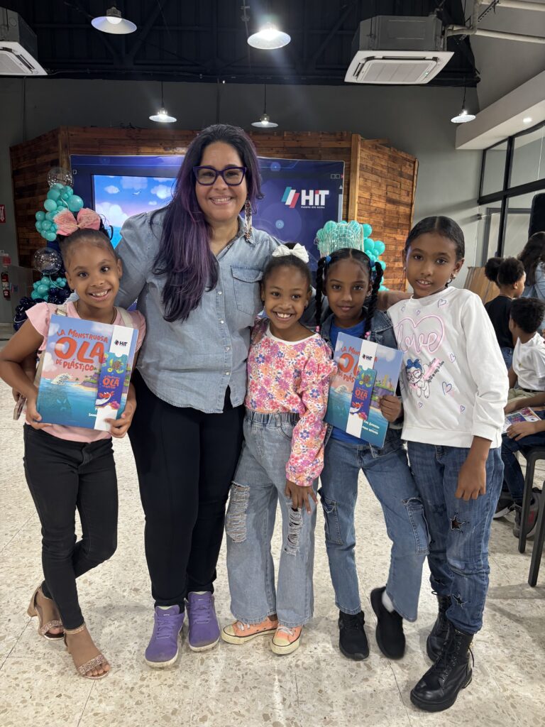 Fomentando conciencia ambiental a través de la lectura del libro "La Monstruosa Ola de Plástico" en HIT Puerto Río Haina 6 IMG 6816
